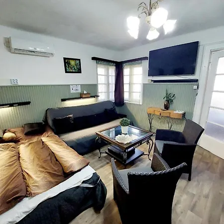 アパート Budha Apartman, Terrace, Ac, Free Parking, Bbq, Wifi シオーフォク